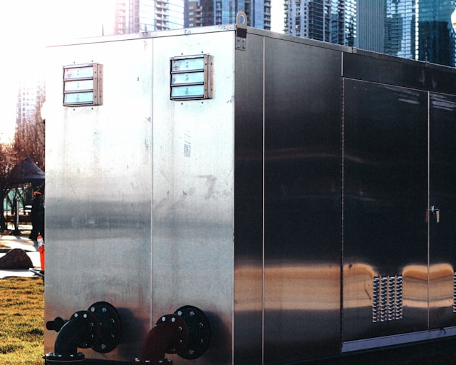Spesifikasi Genset Container untuk Sektor Pabrik